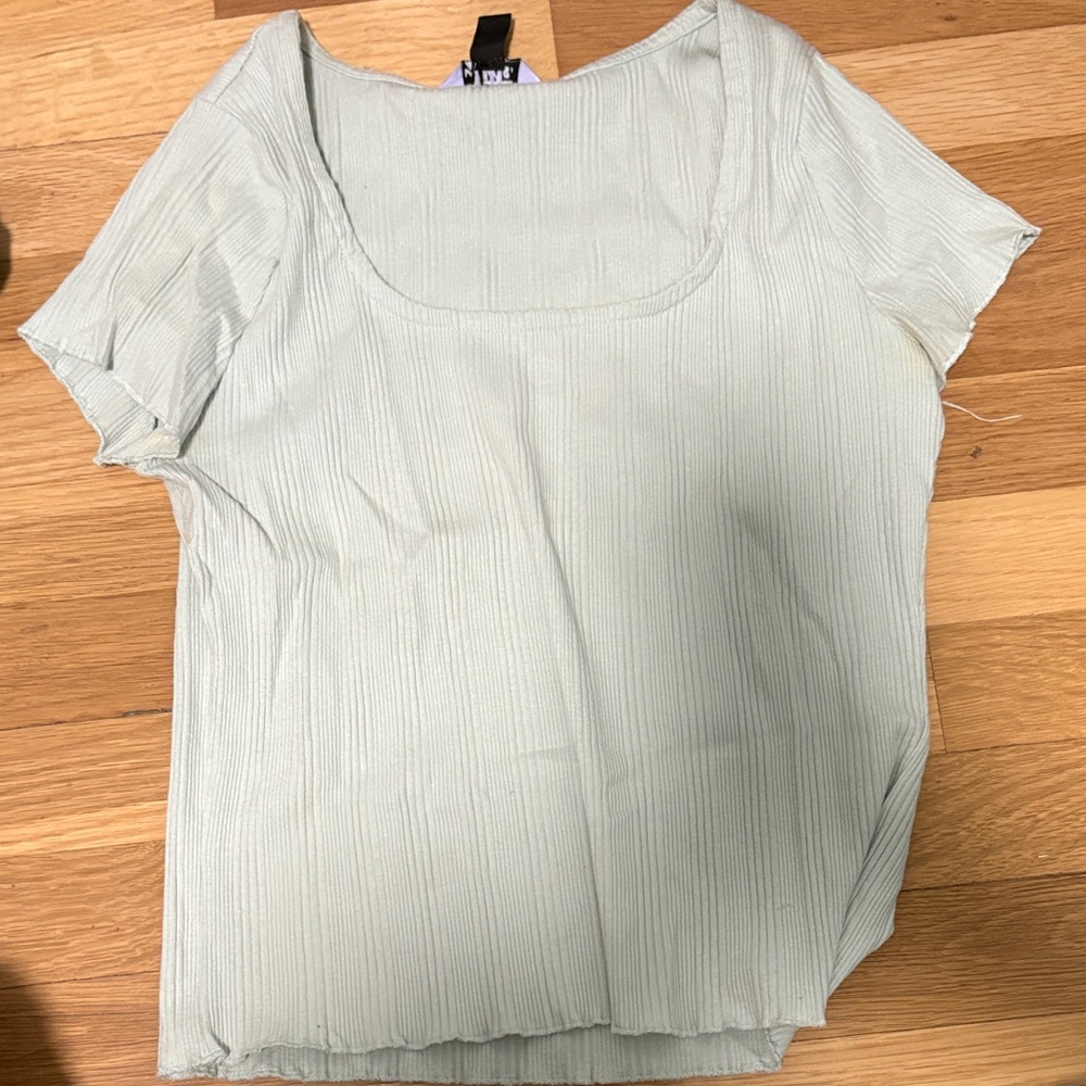 Scoop Neck Ribbed Short Sleeve Top in Light Sage